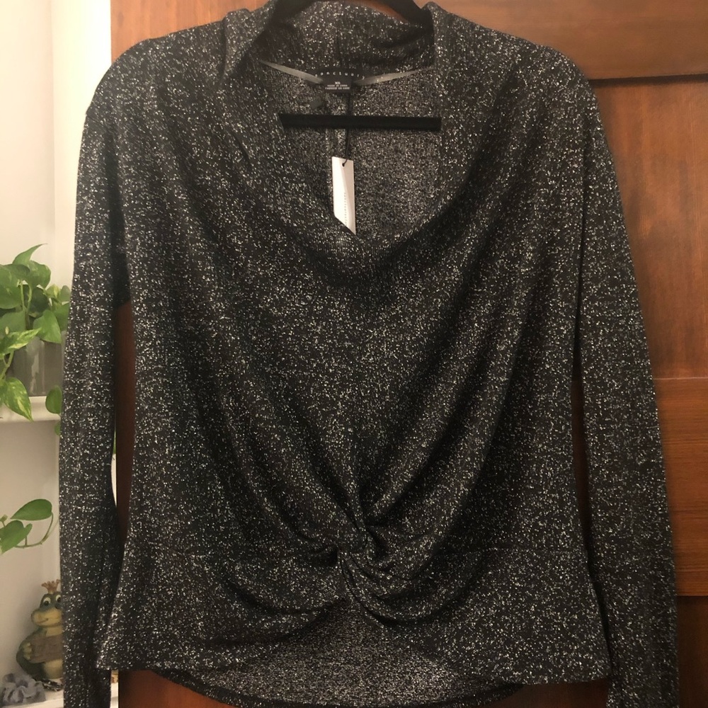 Sanctuary knot top